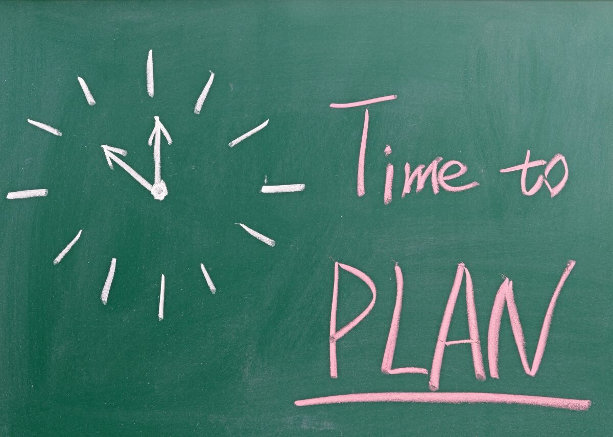 a picture of a chalkboard with a drawing of a clock and next to it says time to plan