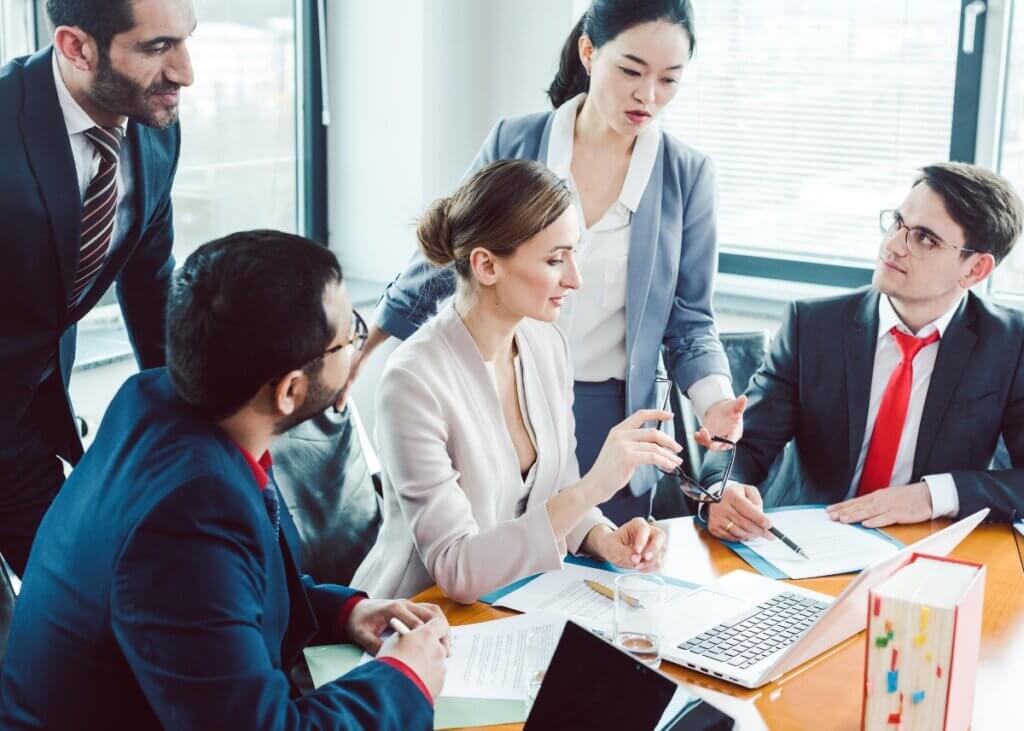 advisors working together as a team