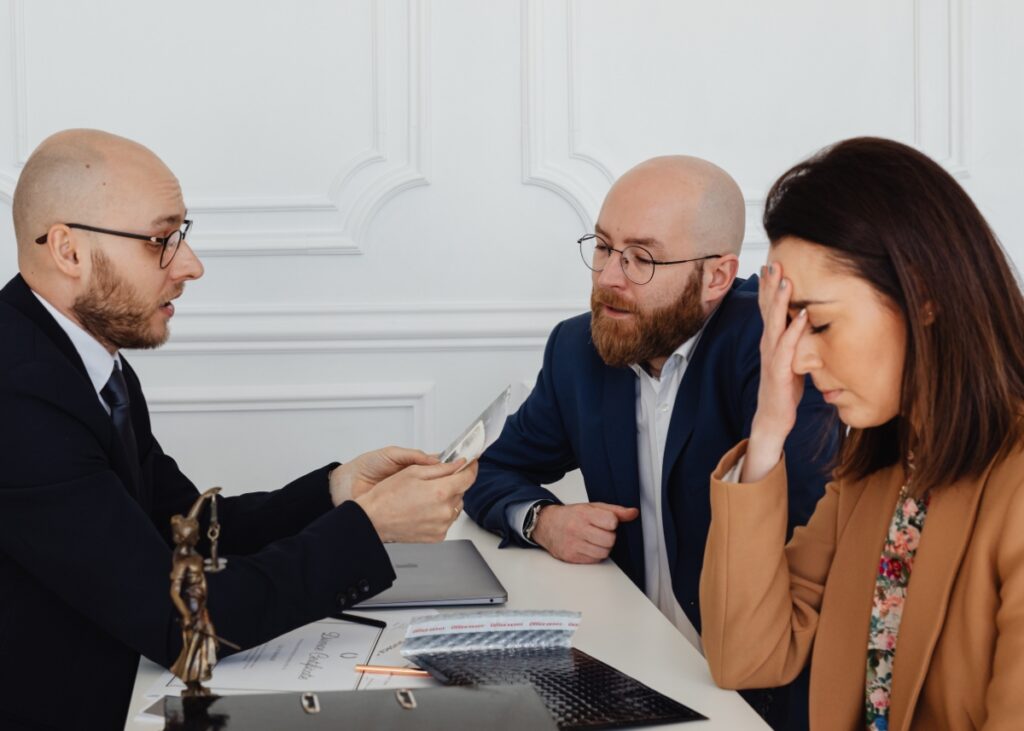 Advisor in the middle of a dispute